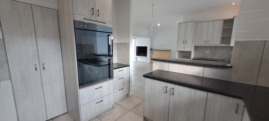 4 Bedroom Property for Sale in Hoogland Western Cape